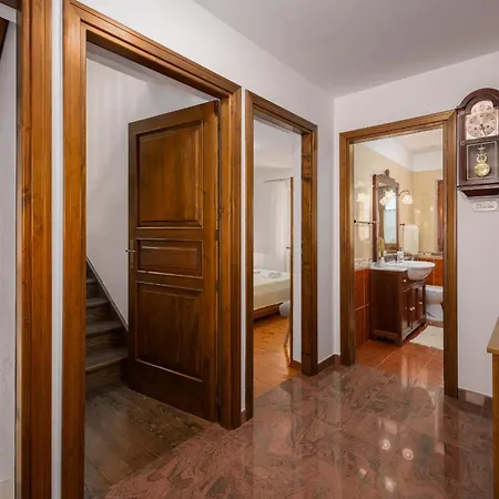 Вилла For 7 People In Istria With Jacuzzi & Sauna *