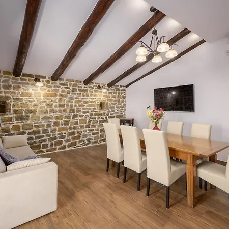 Villa For 7 People In Istria With Jacuzzi & Sauna