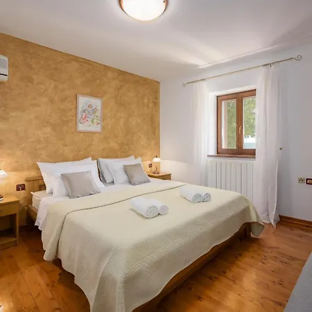 Villa For 7 People Near Motovun With Jacuzzi & Sauna Zamask