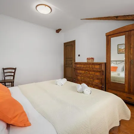 For 7 People Near Motovun With Jacuzzi & Sauna Zamask