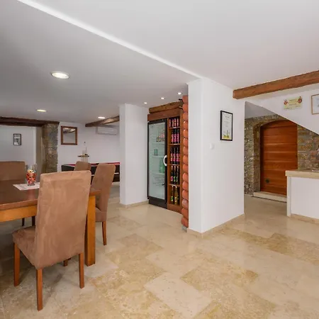 Villa For 7 People Near Motovun With Jacuzzi & Sauna