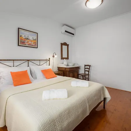 For 7 People Near Motovun With Jacuzzi & Sauna Villa *