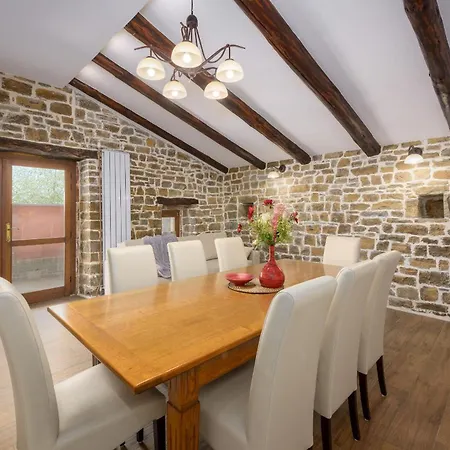 Villa For 7 People In Istria With Jacuzzi & Sauna *