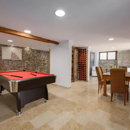 Villa For 7 People Near Motovun With Jacuzzi & Sauna Zamask