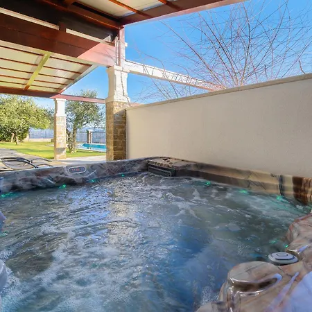 Villa For 7 People Near Motovun With Jacuzzi & Sauna