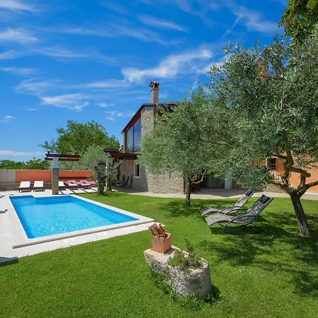 For 7 People Near Motovun With Jacuzzi & Sauna Villa