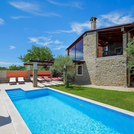 Villa For 7 People In Istria With Jacuzzi & Sauna *