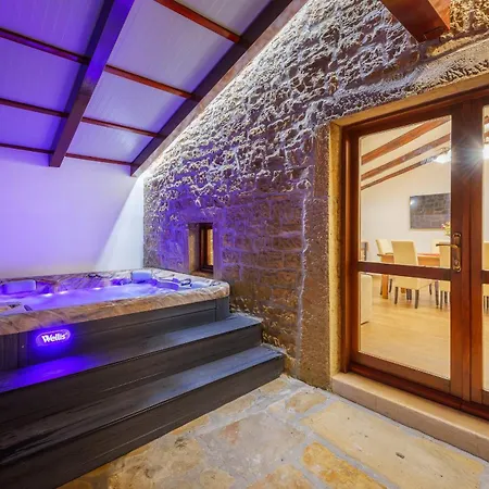 For 7 People Near Motovun With Jacuzzi & Sauna Villa *