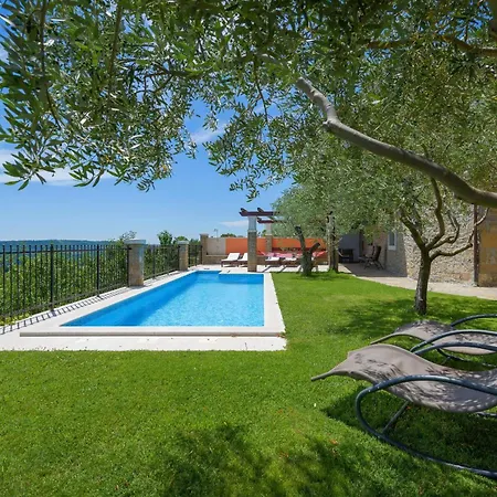 Villa For 7 People In Istria With Jacuzzi & Sauna