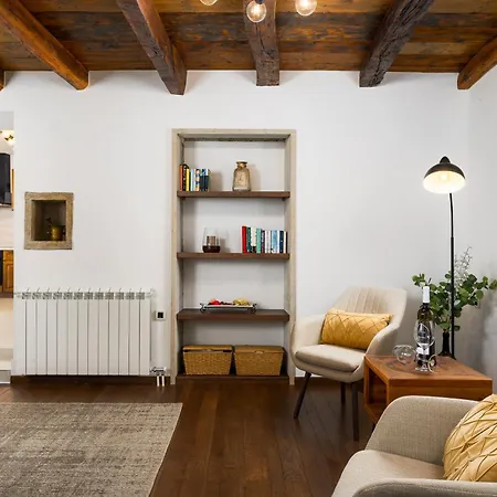 Villa For 7 People In Istria With Jacuzzi & Sauna *